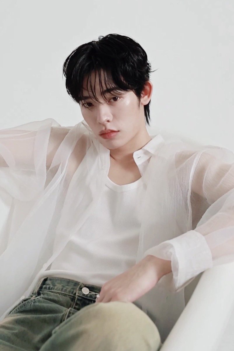 GoogleWerner1's tweet photo. ขนตาส่งดวงตา
ดวงตาส่งจมูก
จมูกส่งกรอบหน้า
กรอบส่งหุ่น
หุ่นส่งผิวขาว
ป๋อคัพอันนี้มัมเรียกว่าหลงป๋อได้ยังคัพป๋อ
#porsuppakarn https://t.co/bVM6m3qvct
