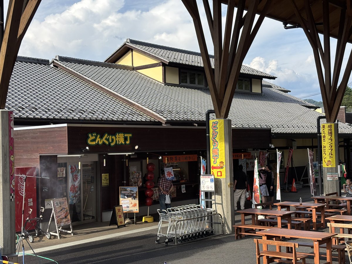 nomuraou's tweet photo. 道の駅「どんぐり里いなぶ」♪
愛知県豊田市(旧稲武町)
りんごや梨、季節の果物や野菜がお値打ちに販売されていますよ♪🍎
日帰り温泉「どんぐりの湯」も併設♨️

#道の駅 #どんぐりの里いなぶ #どんぐりの湯 https://t.co/LGVTHJwJ51