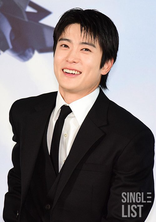 unojaehyun's tweet photo. that damn smile https://t.co/bmEToyn22u