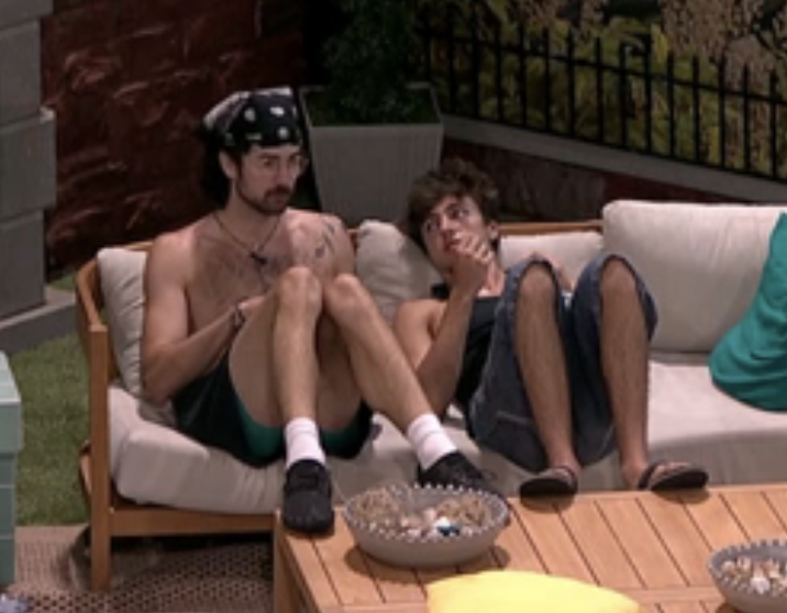 BbstatsY37609's tweet photo. Is the rat going nuclear? #BB28 https://t.co/p5fNZlbM8K