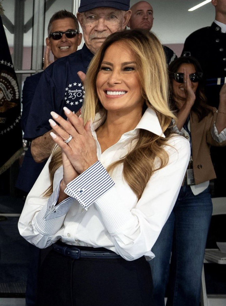 AMAZINGMELvjm's tweet photo. MELANIA ❤️‍🔥🥹 https://t.co/2ZvZqIu4rS