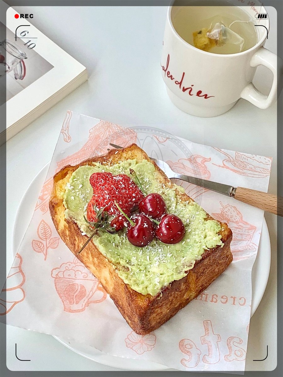 ram_a55605's tweet photo. Love my quick weekday pick: avocado toast with a sprinkle of black sesame and a side of fresh berries—simple, tasty, and fuel for the rest of the day! https://t.co/YysMusbSUX