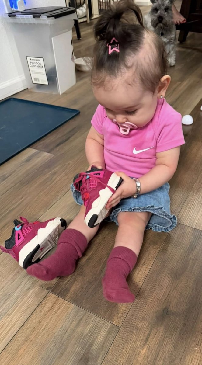 carrbrad82's tweet photo. @Nike @nikestore my grandbaby LOVES her women’s release “She’s A Star” Air Jordan 4’s. She just had to admire them for a bit!!! #snkrs #snkrsliveheatingup #inmyjs https://t.co/J4cNuTVGHx