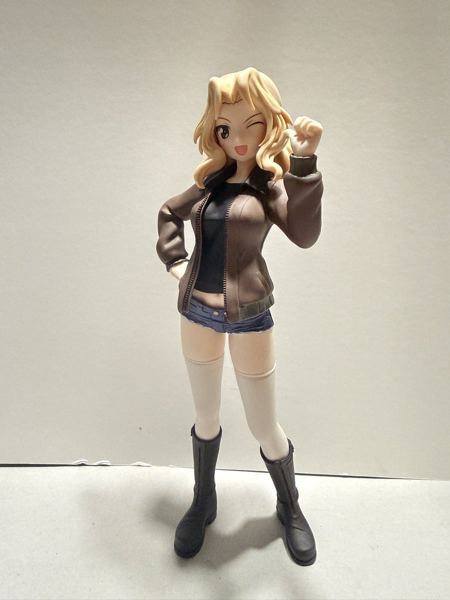 JM_0438's tweet photo. キャラグミン
ガールズ＆パンツァー ケイ
完成しました！
初めてのレジンキットでしたが色がついているのですごく作りやすかった！
おケイさんのデカいフィギュアが欲しかったのでとても満足です！
#キャラグミン
#garupan https://t.co/7uEaFDLeQm