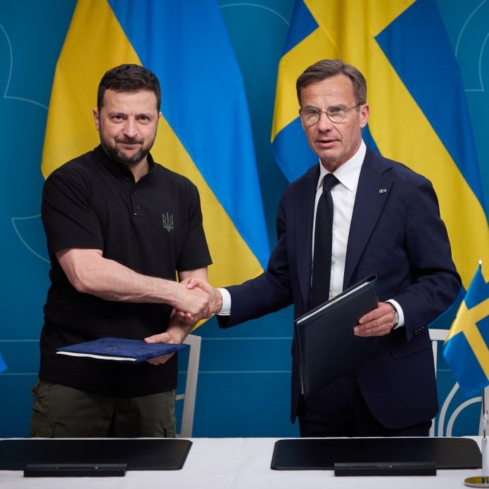 rkmtimes's tweet photo. 🇸🇪🇺🇦🔥Sweden has committed ~$8.4–8.5 billion in military support to Ukraine for 2026–2027 (SEK 80 billion framework).

- This includes major air-defence packages such as Gripen fighter jets. 

Meanwhile, Ukraine is seeking around $30 billion in additional funding to cover defence needs against Russia.