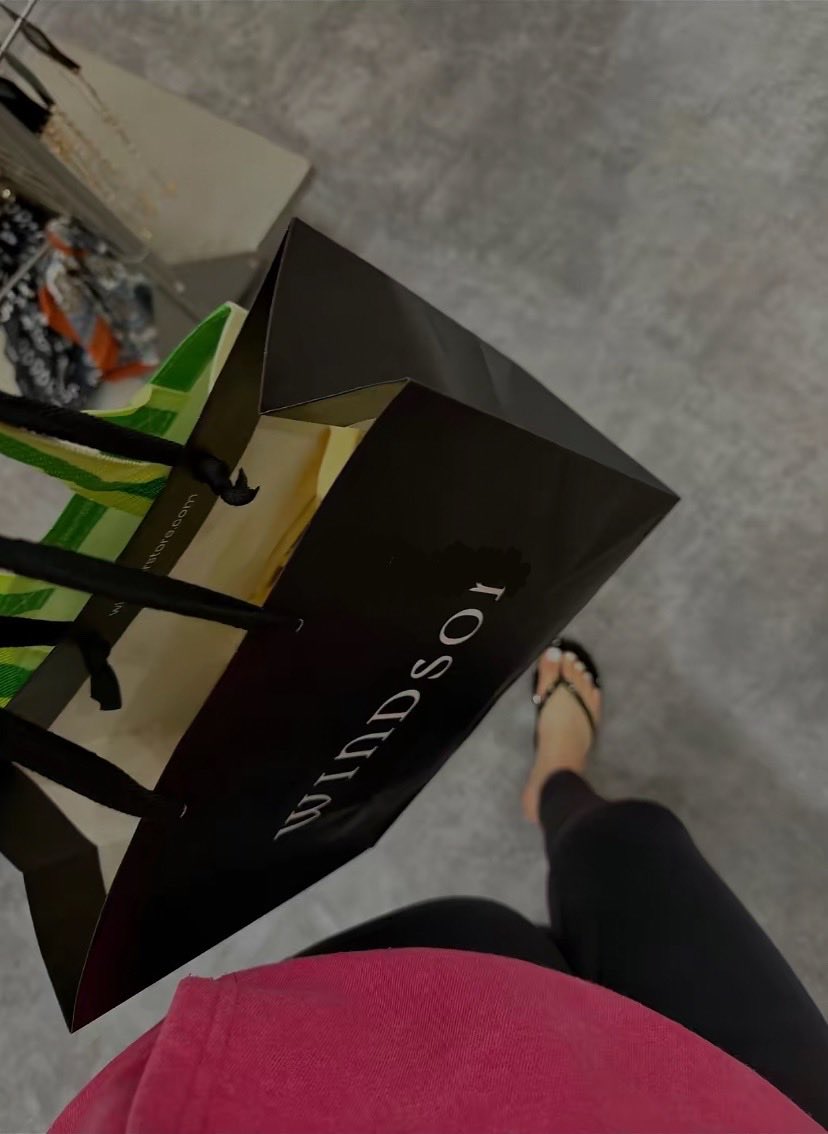 userkirk's tweet photo. white toes #toes #feet https://t.co/JVJUBVLBD4