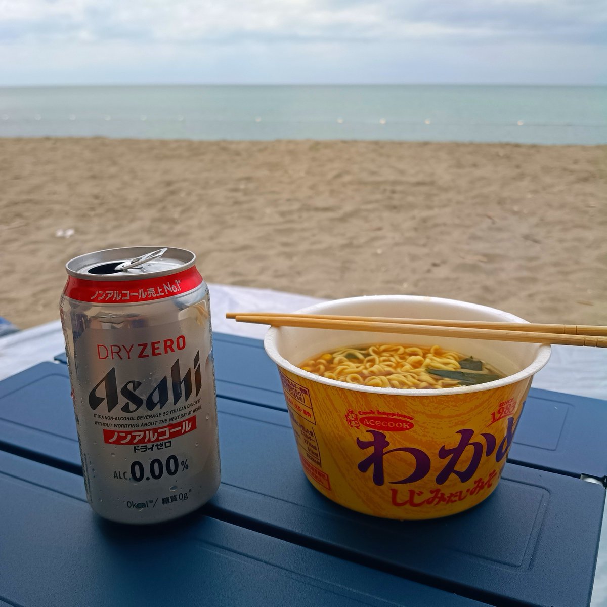 nokotoblog's tweet photo. 北海道の夏は今日でおしまいかな
砂浜にテント張ってメシ食べて
波の音を聞きながらゴロゴロ
う〜んしあわせ🍀

でも雨降る前に撤収しなくては
#夏の終わり https://t.co/tgWnpiCCgc