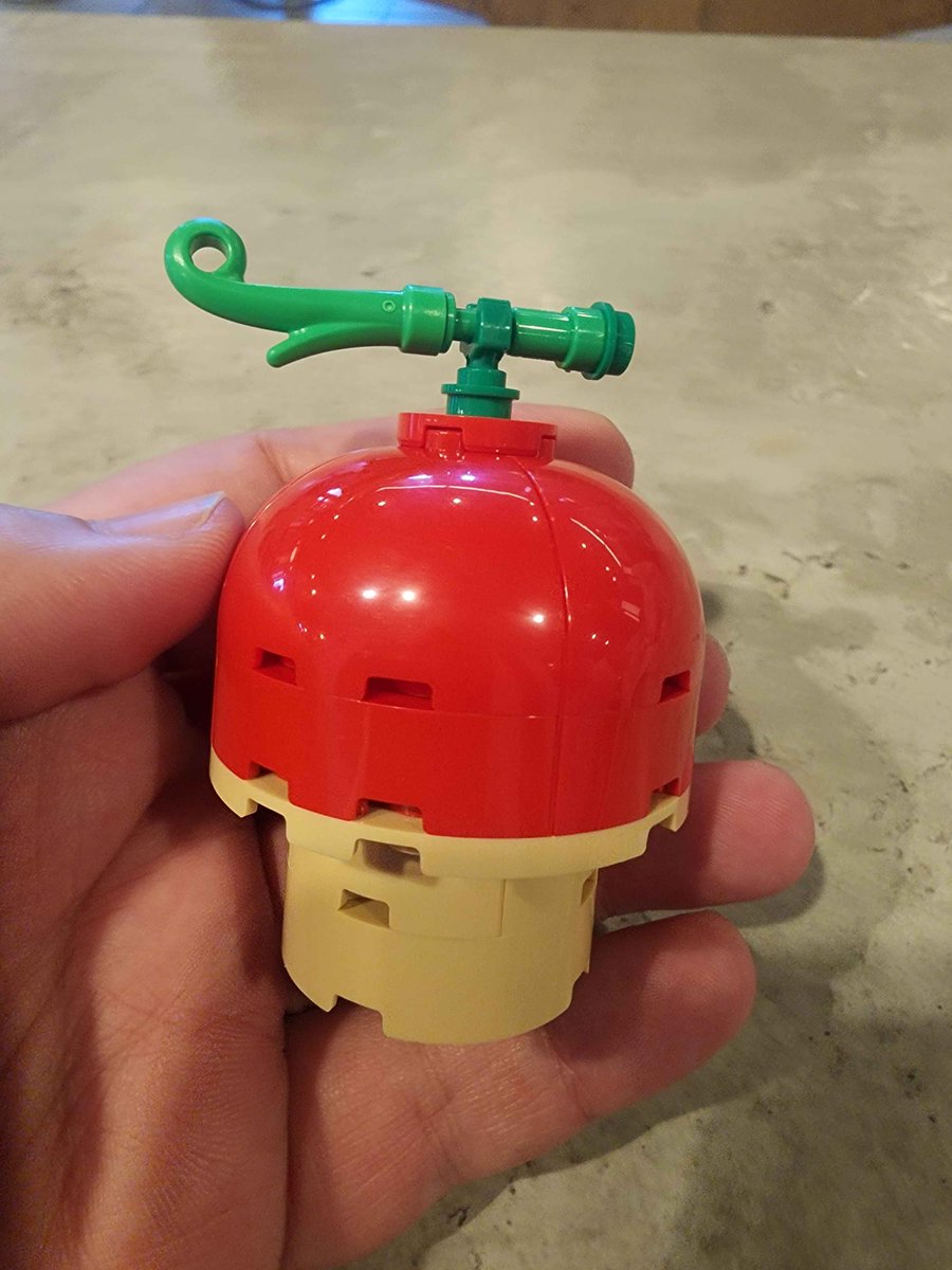 EvilAniki's tweet photo. big shoutout to @LEGO_Group for the free devil fruit one piece event today! Nice to add another fruit too my collection. #oncepiece #lego https://t.co/DQiHDdPkt2