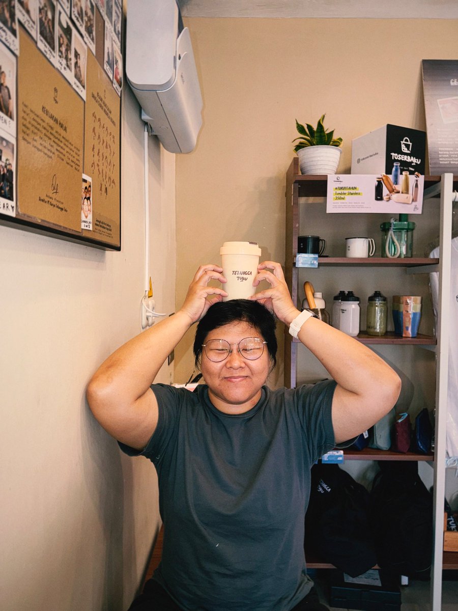 LingOrmFaen's tweet photo. Everywhere anywhere, always coffee first 🥤🤓
Thanks sis @noehverseLO 🤜🏻🤛🏻 https://t.co/zvNUMTbn8G