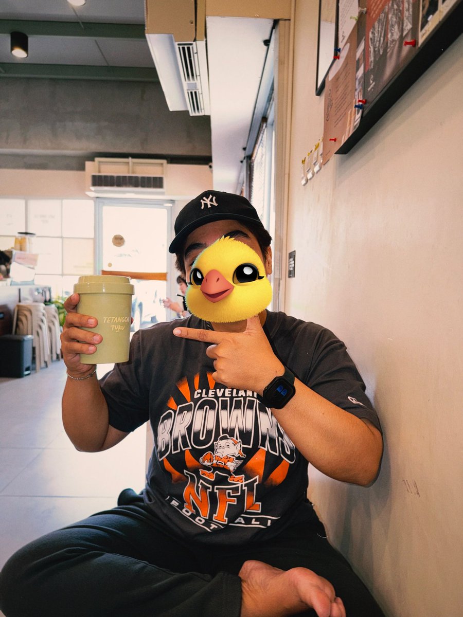 LingOrmFaen's tweet photo. Everywhere anywhere, always coffee first 🥤🤓
Thanks sis @noehverseLO 🤜🏻🤛🏻 https://t.co/zvNUMTbn8G