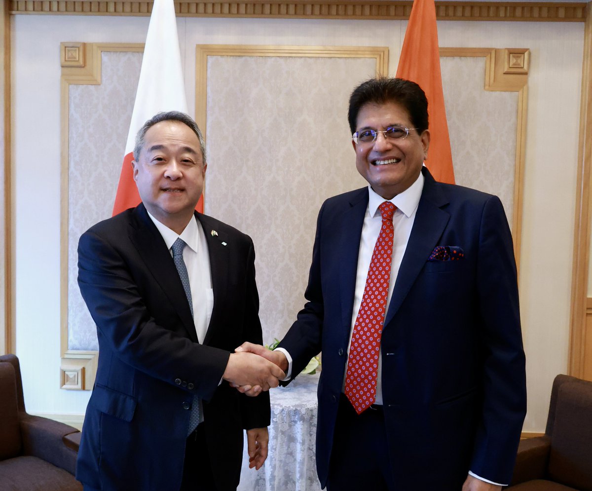 PiyushGoyal's tweet photo. Began my engagements in Tokyo with an excellent meeting with Mr. Shingo Ueno, President & CEO at Sumitomo Corporation.

We discussed opportunities to deepen the company’s engagement with India across energy transformation, mobility and industrial infrastructure.

India’s investment-led growth and expanding manufacturing ecosystem offer immense opportunities for greater collaboration, further strengthening the India-Japan economic partnership. 🇮🇳🇯🇵