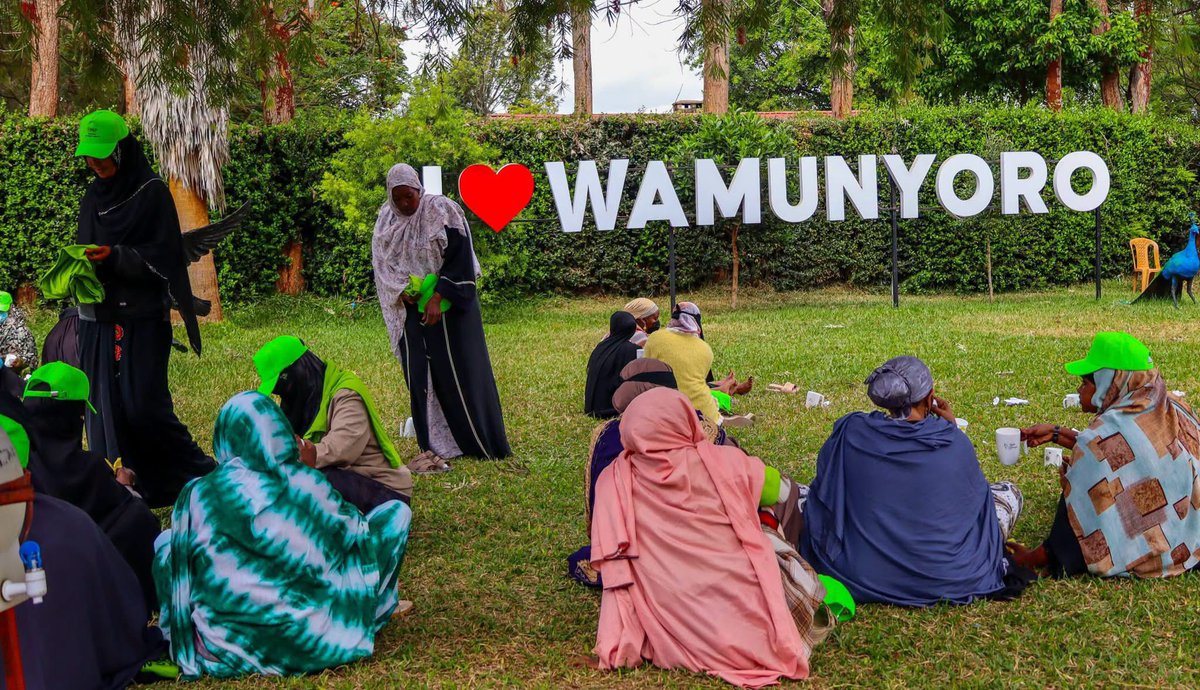 Hon_Njeri_Maina's tweet photo. As others try to divide the mountain, we are expanding it. 

Karibuni sana Mt. Kenya North. 

Isiolo is Mt. Kenya North. 

It’s WANTAM and it’s green! 

💚💚💚

H.E. Rigathi Gachagua, EGH https://t.co/QiDRX3Nv9x