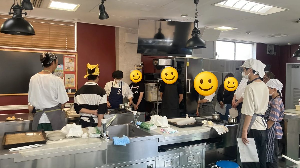hchs_aok's tweet photo. 【大宮・秋葉原】
🍪調理製菓専攻🍩
22日に調理製菓専攻体験イベントを行いました😋

今回は製菓実習でシュークリーム作りを実施(꒪⌓꒪)

スーパーやコンビニで買えるシュークリームも自作できるんですね🙃
 #  #ヒューマンキャンパス高校  #シュークリーム #お菓子  #通信制高校 #調理  #製菓 https://t.co/28NCiNca70