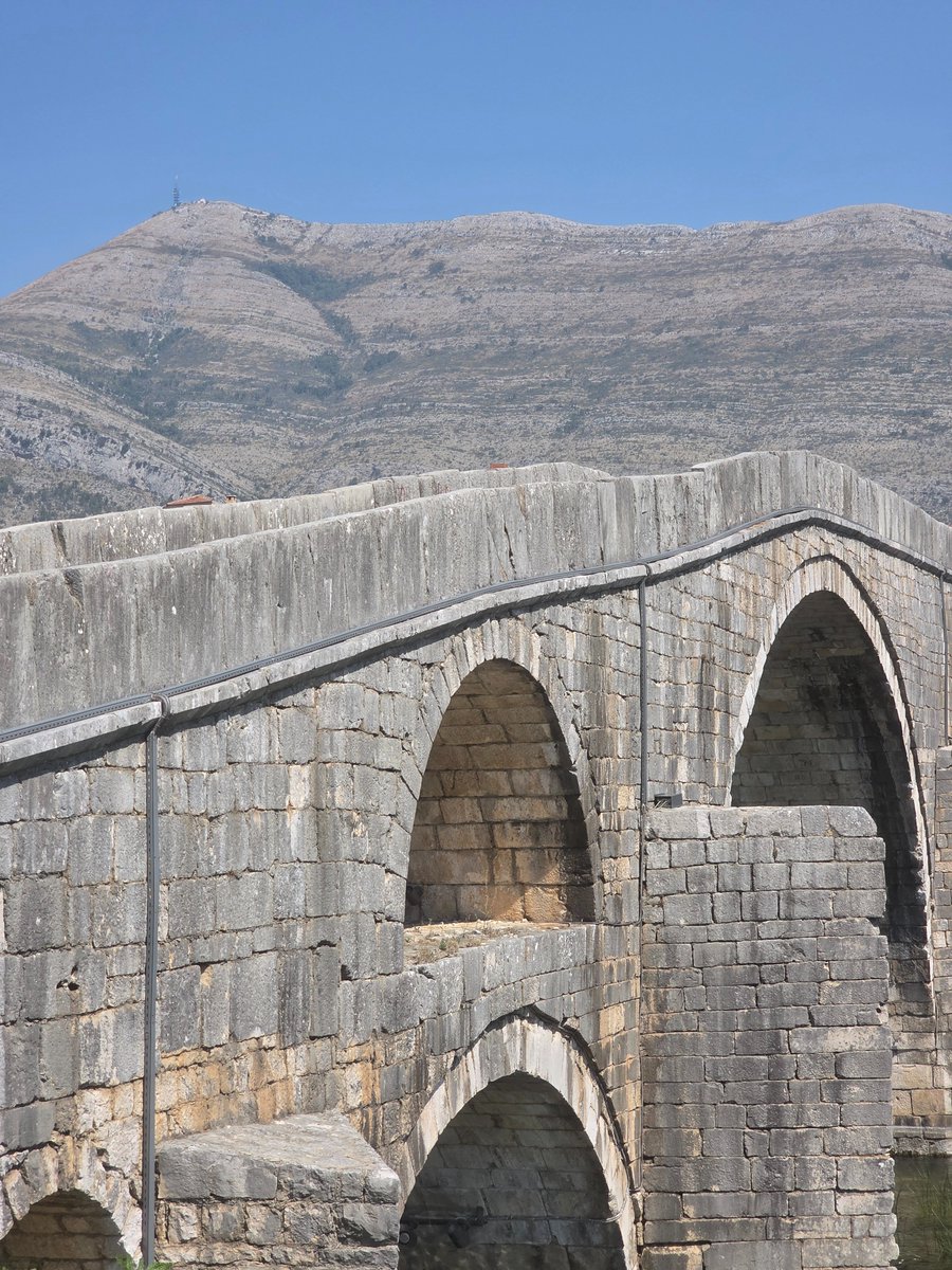 VjeranKursar's tweet photo. Shades of gray. Arslanagić bridge, 1574. 
Trebinje, Herzegovina. https://t.co/NB8EV0ceEn