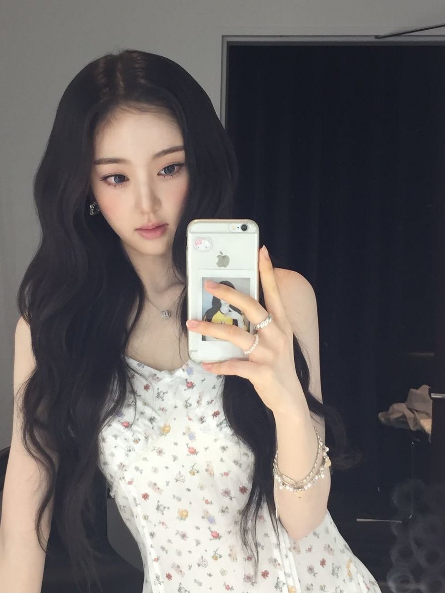 lqesol's tweet photo. Oh, dear... did someone call for a sweet attack? >ᢦ< thought I'd sprinkle a little extra sugar on your feed today *️⃣ Woke up on the right side of the bed for once, and this cozy white floral number was just begging to be worn (&&.) Feeling so fluffy I could burst!! https://t.co/QI61Pjo7Lm