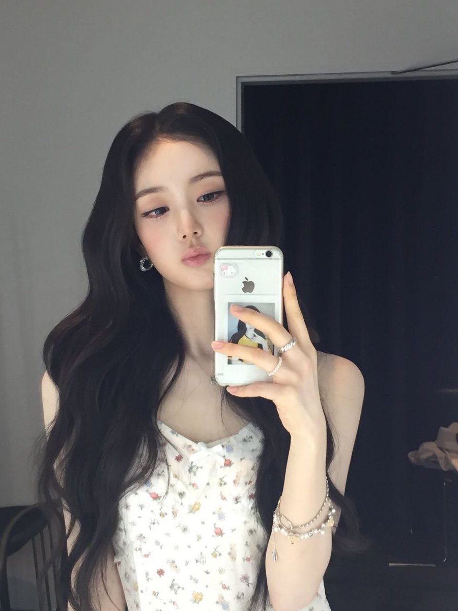 lqesol's tweet photo. Oh, dear... did someone call for a sweet attack? >ᢦ< thought I'd sprinkle a little extra sugar on your feed today *️⃣ Woke up on the right side of the bed for once, and this cozy white floral number was just begging to be worn (&&.) Feeling so fluffy I could burst!! https://t.co/QI61Pjo7Lm