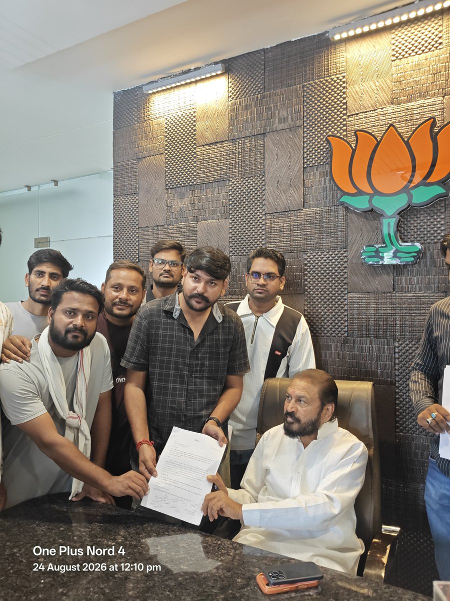 Mehta___01's tweet photo. वन इयर वेटिंग रूल  को  लेकर सभी साथियों ने आज कोटा दक्षिण से विधायक  @Sandeepbjpkota  जी से मुलाकात की और #1YearWaitingRule_लागू_करो   कि मांग उठाई , उन्होंने कहा  है कि अपनी बात सरकार तक जरूर पहुंचाएंगे।

@RajCMO @BhajanlalBjp https://t.co/8FFkc06HGi
