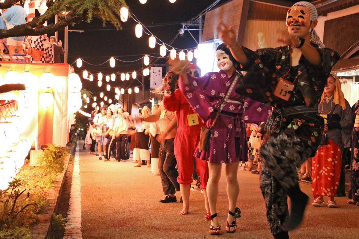 NihonmatsuCity's tweet photo. ◆夏の終わりに盆踊り②◆
8/22、23に開催された #第72回岳温泉観光仮装盆踊り 。
23日の仮装・コスプレ・浴衣コンテストは思い思いの衣装で盆踊り!岳温泉の夏の夜を華やかに彩りました。#夏 #岳温泉 #盆踊り #祭り #浴衣 #仮装 #コスプレ #DakeOnsen #bondance
取材:秘書政策課 ℡0243(55)5096 https://t.co/SGOpqSDAp9