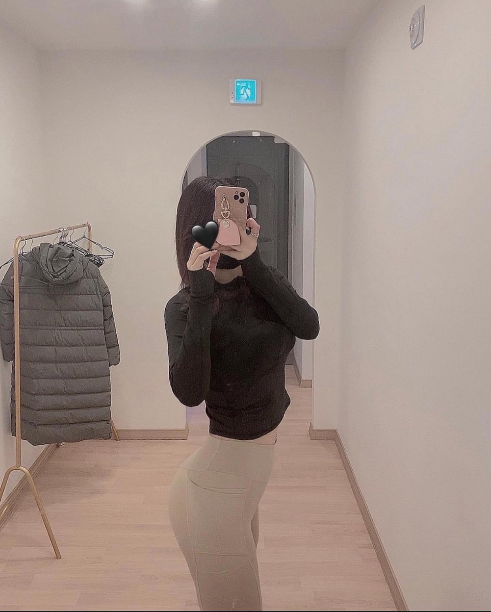 fdfd123s's tweet photo. 필라테스 끝~!! 
운동 하고 흘린 땀 냄새 살 냄새 킁킁 흡입하러 기어와야지 ~? 

이번주 수원.서울 (멀티도 가능)
내일(화)하루만 청주야 

#능욕 #수원펨돔 #청주펨돔 #수치 #발페티시 https://t.co/y8qjz6ER9B