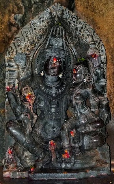 aaihbxairport's tweet photo. One hour drive from Hubballi Airport will take you to Architectural marvel of Kadambas. Sri Kamala Narayana temple Degaon is one of the very few temples, Where statue of creator of the temple was installed and was worshipped.
@AAI_Official @AAIRHQSR @aairedsr https://t.co/HLeV2neQA4