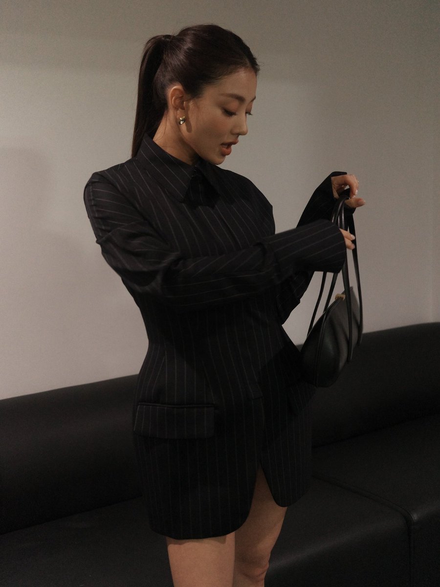 JihyoUnion's tweet photo. 260824 JIHYO instagram update 

" 🖤 @.muglerofficial @.miguelcastrofreitas
#mugler #miguelcastrofreitas #mugleraurora " 

#지효 #JIHYO #ジヒョ https://t.co/GE5HMc7JUg