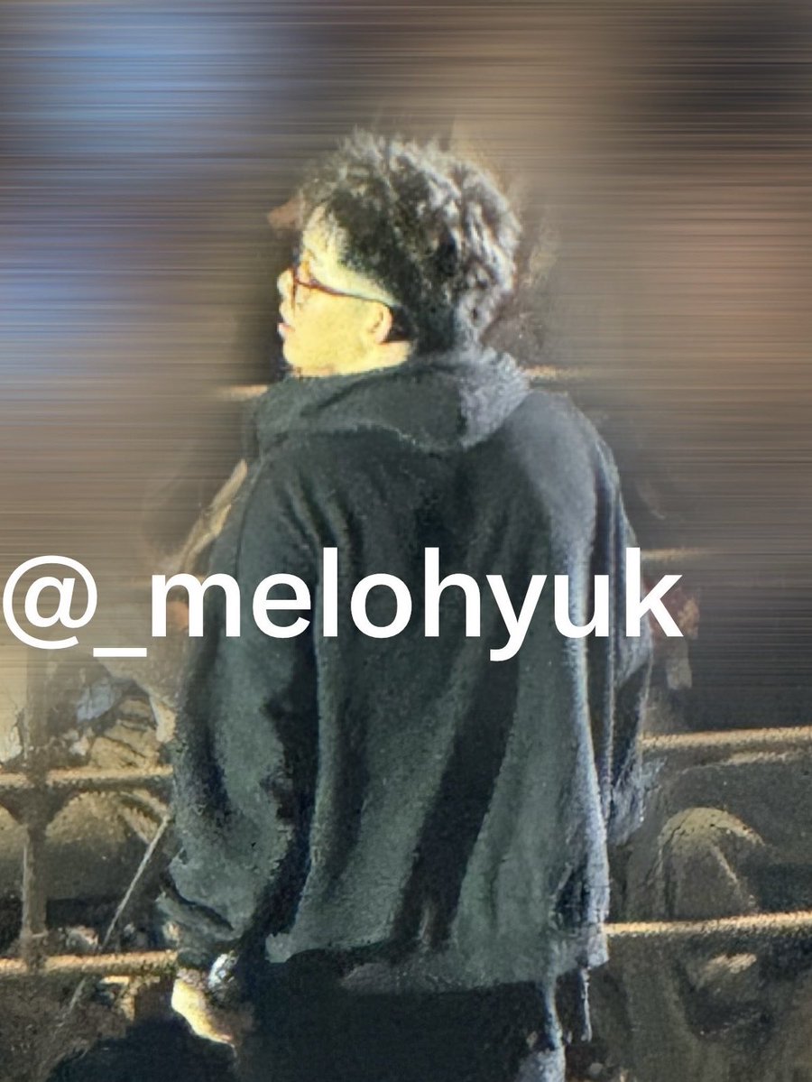 HYUNH4YI's tweet photo. they were playing ‘red light, green light’ yesterday and the members said hyunsuk moved but suk didn’t understand that cos they said that in japanese so hyunsuk was like >> 🦔 what is うごいた? << and jeongwoo just told him >> 🐺 hyunsuk hyung its okay~ go ahead! go ahead! << 

😭 sukwoo cuties 😭
