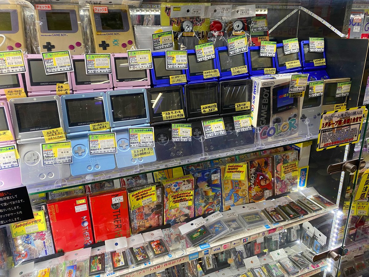 hamakan_game's tweet photo. 浜松鑑定団のゲームコーナーでは
ゲームボーイアドバンス本体、
ゲームボーイカラー本体を
複数販売しております✨

ソフトも多数販売しておりますので
同時購入がオススメ⭕️

ぜひレトロゲームは
浜松鑑定団でお買い求めください🎮⭐️

#レトロゲーム
#ゲームボーイアドバンス 
#ゲームボーイカラー https://t.co/SNtVjGRFNa