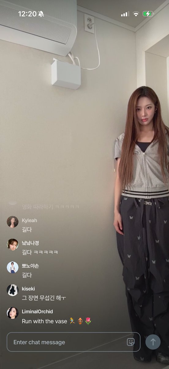 xiiinyus's tweet photo. xinyu reenacting Obsession in live right now i’m cryinggg https://t.co/1qojxubFPW