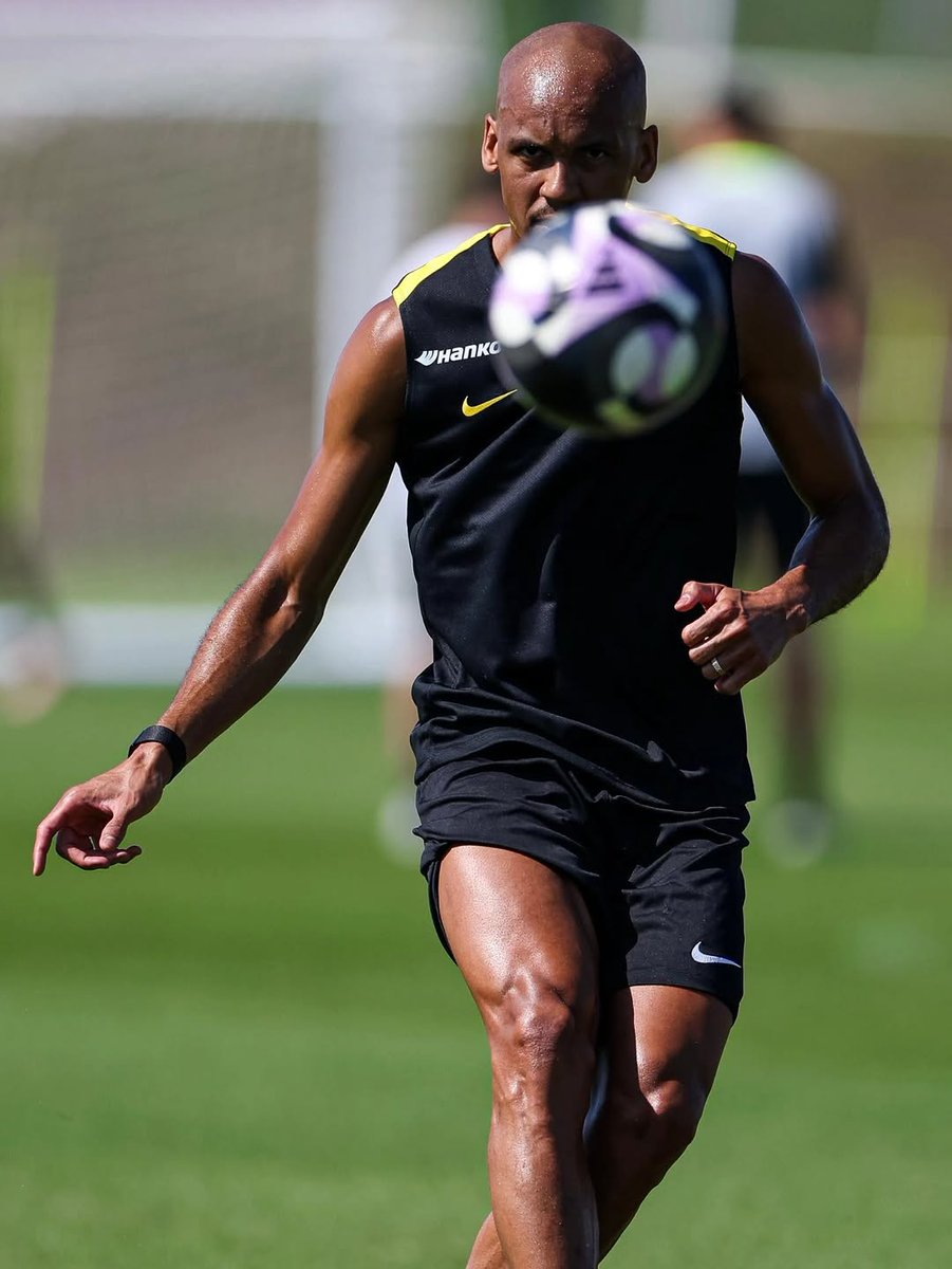 MauricioFrgky's tweet photo. We're back! ⚽️💛🖤 https://t.co/dGpGyQbLI0