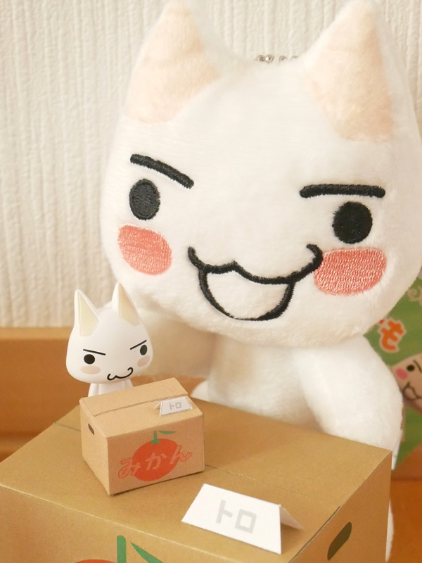 nahAmigurumi's tweet photo. ビサイドさん、いつものダンボールのペーパークラフトありがとうございます。作るの楽しかったです☺️
まちぼうけフィギュアのトロクロたちにも作ってあげましたよ。（PDF版を30％縮小でプリントしました。サイズ感のご参考に）
#どこでもいっしょポーズぬいキャンペーン https://t.co/iYsken3wJU