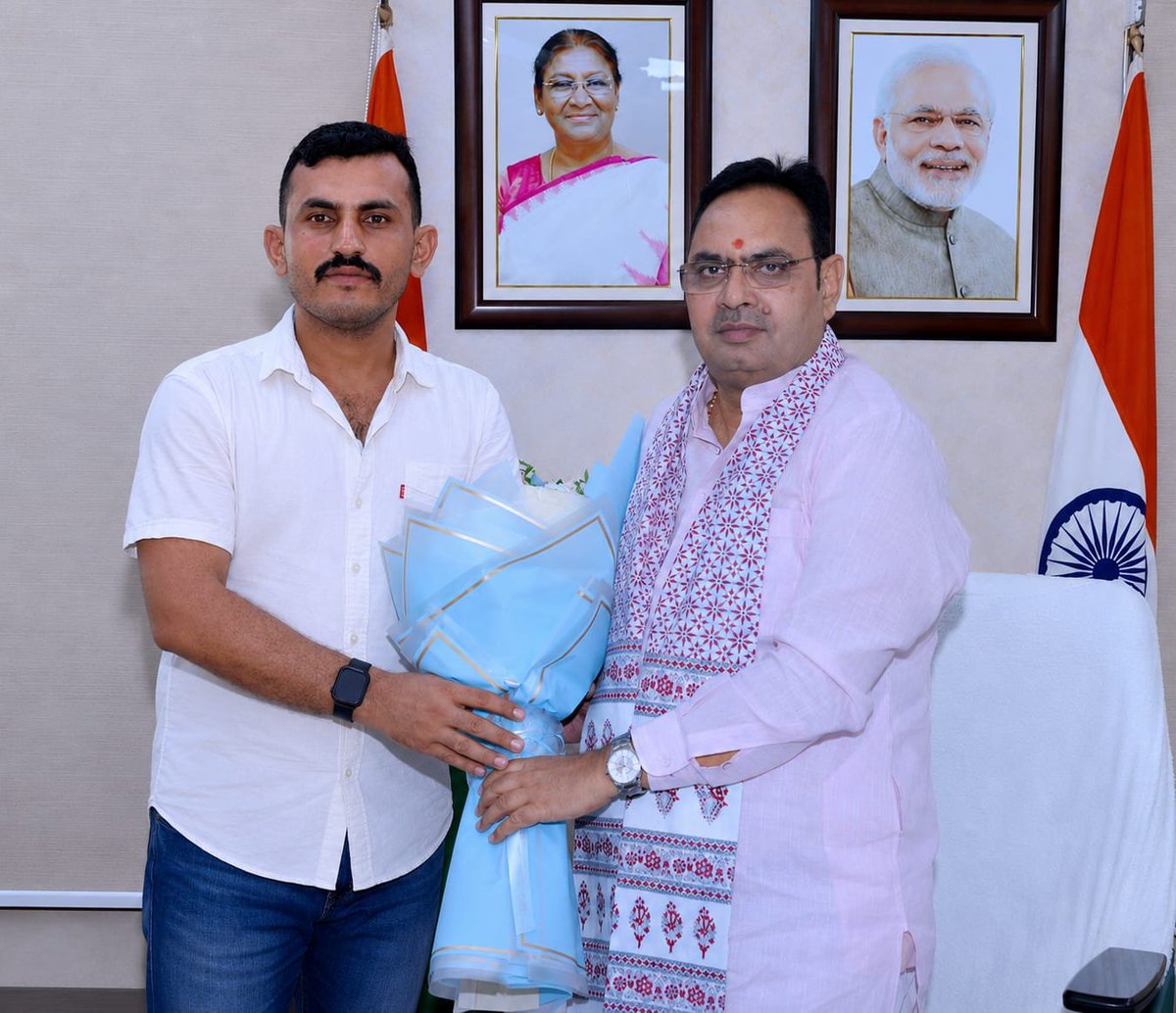 ramesh_babal29's tweet photo. राजस्थान मुख्यमंत्री आदरणीय भजनलाल जी शर्मा से मुलाकात की 
@BhajanlalBjp 
@Bhajanlalofc https://t.co/NC3a3gsAiq