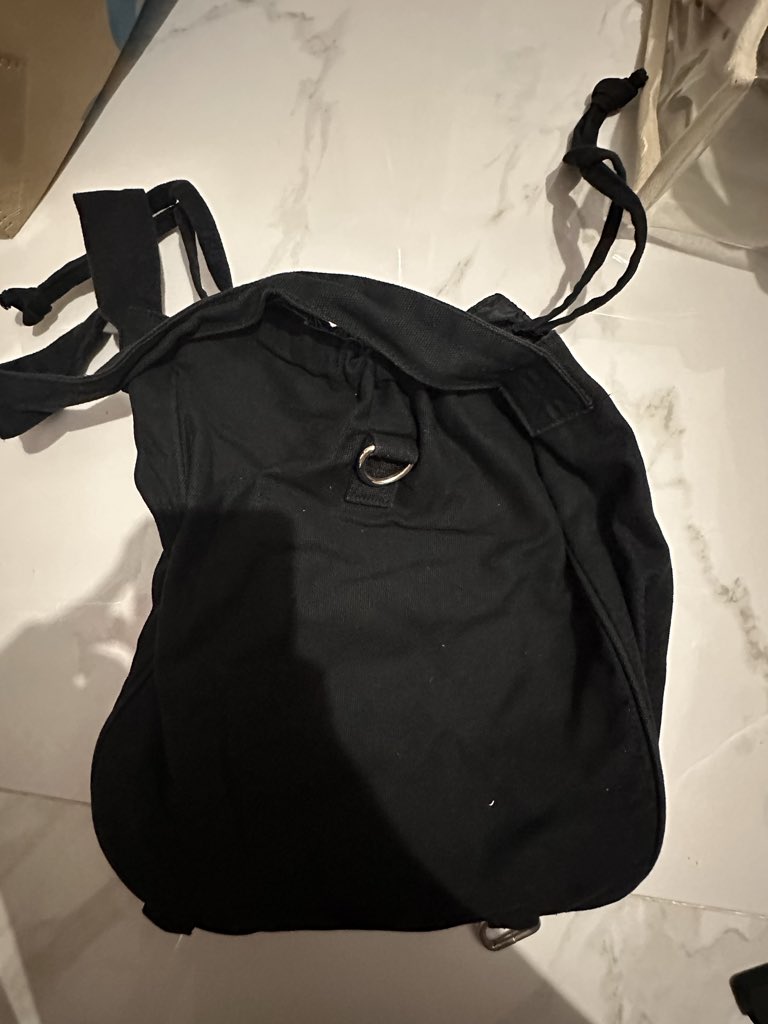 vpitss's tweet photo. tas selempang / ransel zakwoow (udah gada model ini) 50k aja https://t.co/EBPqMKPWP5