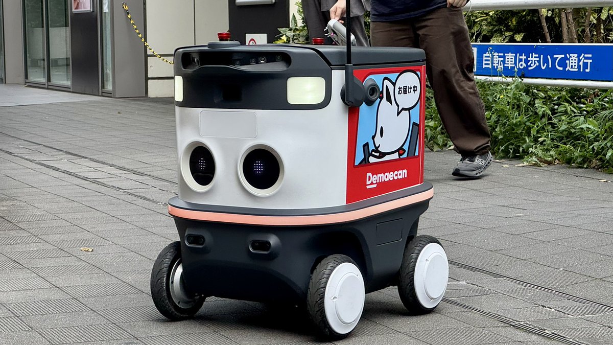 oricon's tweet photo. 出前館、自律走行ロボットで配達
渋谷・笹塚エリアで実証スタート
⠀
都内での本格実証は初
https://t.co/0492et87Gx
⠀
Neubilityの自律走行ロボット「Neubie」を活用。対象店舗は「カレーショップC&amp;C 笹塚店」「ドトール フレンテ笹塚店」で、渋谷区内の周辺エリア在住者へ商品を配送する。 https://t.co/087Dpfmi6q