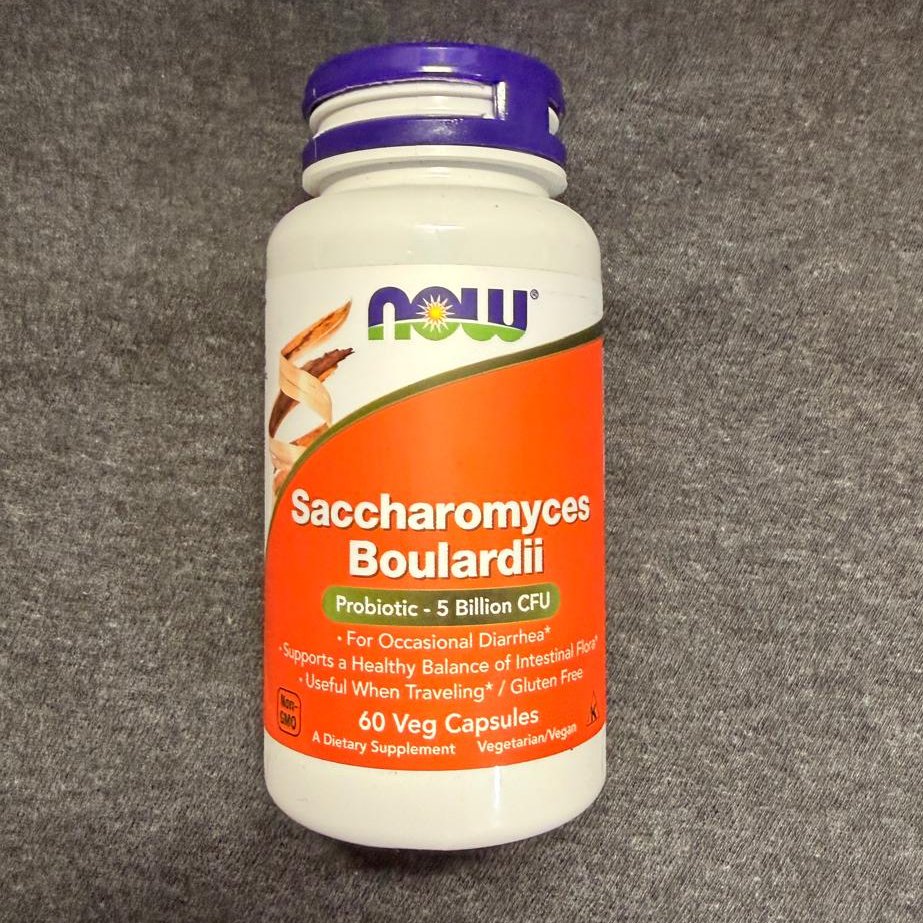 biohackerziv's tweet photo. This probiotic fixes leaky gut, SIBO, Candida, H. pylori, IBS, diarrhea, food allergies and many other gut issues if combined with the right cofactors.

Most people trying to heal a destroyed gut throw random bacterial probiotics at the problem, only to make their SIBO, bloating, and histamine flare-ups ten times worse.

Standard bacterial probiotics often feed small intestinal bacterial overgrowths (SIBO) or die the second they hit stomach acid.

Saccharomyces boulardii is a completely different biological entity. It is not bacteria—it is a resilient, tropical probiotic yeast. It does not permanently colonize your GI tract; it acts as a transient, high-potency bio-cleaner that neutralizes pathogen toxins, traps invaders, and repairs mucosal architecture.

Here’s the science 👇

1. Direct & Indirect Resolution of Gut Conditions

Leaky Gut (Intestinal Permeability):

Direct: Secretes trophic polyamines (spermine and spermidine) that upregulate ZO-1, Occludin, and E-cadherin, welding paracellular gaps shut. It triggers enterocytes to pump out Secretory IgA (sIgA) to coat the mucosal wall.

Indirect: Neutralizes Lipopolysaccharide (Endotoxin / LPS) and stimulates native anaerobes to produce Butyrate, the primary mitochondrial fuel enterocytes use to maintain tight junction integrity.

SIBO (Small Intestinal Bacterial Overgrowth):

Direct: Clears lumenal bacterial overgrowths without wiping out native commensal strains (clinical trials showed an 80% SIBO eradication rate vs. 23.1% in placebo).

Indirect: Calms mucosal cytokine inflammation, removing the neurological block on the Migrating Motor Complex (MMC) to restore normal sweeping motility.

Candida Overgrowth:

Direct: Secretes capric, caprylic, and acetic acids that arrest the dangerous yeast-to-hypha morphogenesis. Its proteases shred the protective polysaccharide matrix of fungal biofilms.

Indirect: Occupies mucosal adhesion sites, physically locking opportunistic Candida albicans out of epithelial niches.

H. Pylori:

Direct: Surface neuraminidases bind H. pylori, preventing it from adhering to the gastric lining while suppressing its urease activity and inflammatory IL-8 cascade.

Indirect: Protects the native microbiome from dysbiosis and severe GI side effects during conventional eradication therapy.

IBS (Irritable Bowel Syndrome):

Direct: Shuts down the TLR4 to NF-kB inflammatory cascade, dropping mucosal TNF-alpha and IL-8 while upregulating anti-inflammatory IL-10.

Indirect: Normalizes short-chain fatty acid (SCFA) balance, reducing visceral hypersensitivity and painful smooth muscle spasms.

Diarrhea (Infectious & Antibiotic-Associated):

Direct: Secretes a 54-kDa protease that degrades Clostridium difficile toxins A and B. It blocks toxin-induced cAMP activation, immediately halting excessive chloride and water dumping into the lumen.

Food Allergies & Intolerances:

Direct: Polyamines trigger rapid enterocyte differentiation, upregulating brush-border enzymes (Lactase, Sucrase, Maltase, DPP-IV) to restore actual chemical digestion of milk sugars and gluten fragments.

Indirect: Sealing tight junctions stops undigested macro-proteins from leaking into systemic circulation, preventing mast cell degranulation and histamine flares.

2. The Biological Decoy Advantage

Its fungal cell wall is loaded with mannans and beta-glucans. Invasive bacteria bind directly to the mannose receptors on the yeast instead of your intestinal lining. The pathogens are physically trapped and swept safely out through the stool.

3. The Bioenergetic Master Matrix

You cannot regenerate enterocytes (which turn over every 3 to 5 days) without high cellular voltage and raw materials:

Max Active Thyroid (T3) & Drop Cortisol: Active T3 drives the ATP required for brush-border enzyme transcription and mucosal blood flow. Maintain liver glycogen (ripe fruits, raw honey) to suppress cortisol-driven barrier degradation.

The Ray Peat Carrot Salad: Daily raw carrot salad binds displaced endotoxin (LPS), excess serotonin, and stagnant bile dumped by S. boulardii, preventing toxic recirculation.

L-Glutamine (10–20g) + Glycine (5–10g): Supplies primary energetic fuel for enterocyte division and the amino acid backbone for mucosal collagen basement repair.

Trace Minerals & B100 Complex: Zinc stabilizes tight junctions and powers Intestinal Alkaline Phosphatase (IAP); Copper fuels DAO for histamine clearance; B-vitamins power rapid DNA synthesis and ATP turnover.

Estroban (Vitamins A, D3, K2, E): Retinol drives epithelial differentiation and sIgA synthesis, D3 modulates defensins, and Vitamin E halts mucosal lipid peroxidation.

Clinical Warning: Avoid using S. boulardii in individuals who are critically ill, severely immunocompromised, or have central venous catheters (CVCs) due to the rare risk of fungemia.