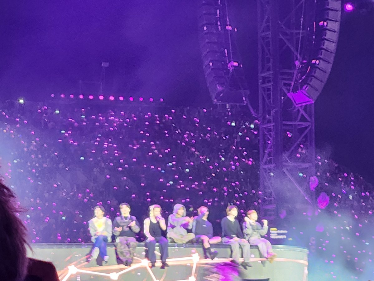 Mirzer70's tweet photo. BTS Arirang Tour Toronto Day 2 ...had a great time #BTS_WORLDTOUR_ARİRANG_TORONTO https://t.co/84lFofuNGG