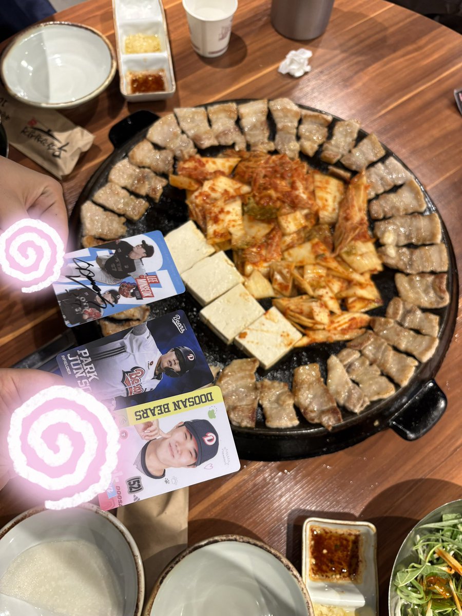 pink1uver's tweet photo. 일일알바 재밋㉰ 구치 https://t.co/Wbs09ankcE