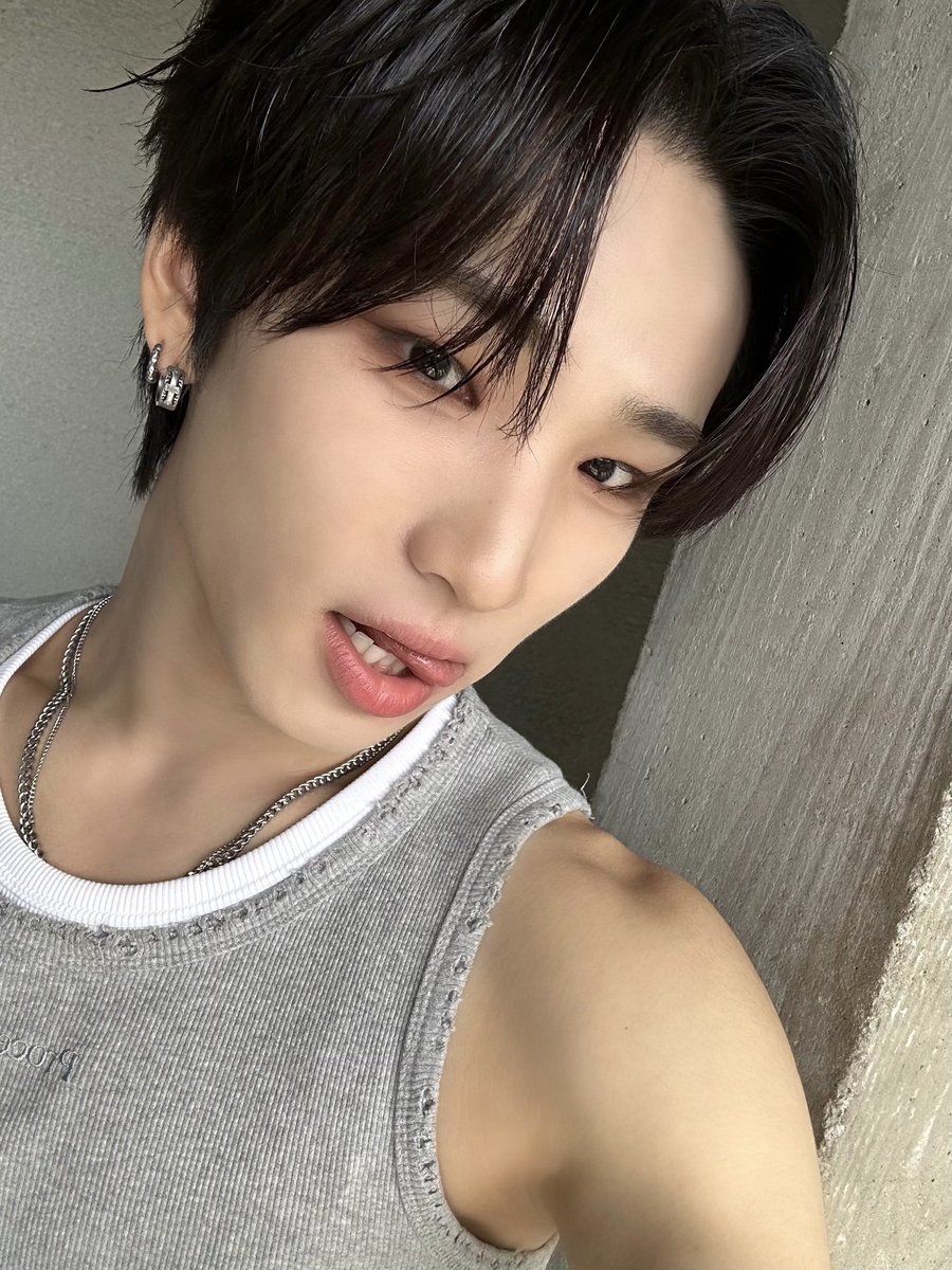 2zeovus's tweet photo. 전서 어깨 볼 사람……..💙💙 https://t.co/vN0UwlIMvM