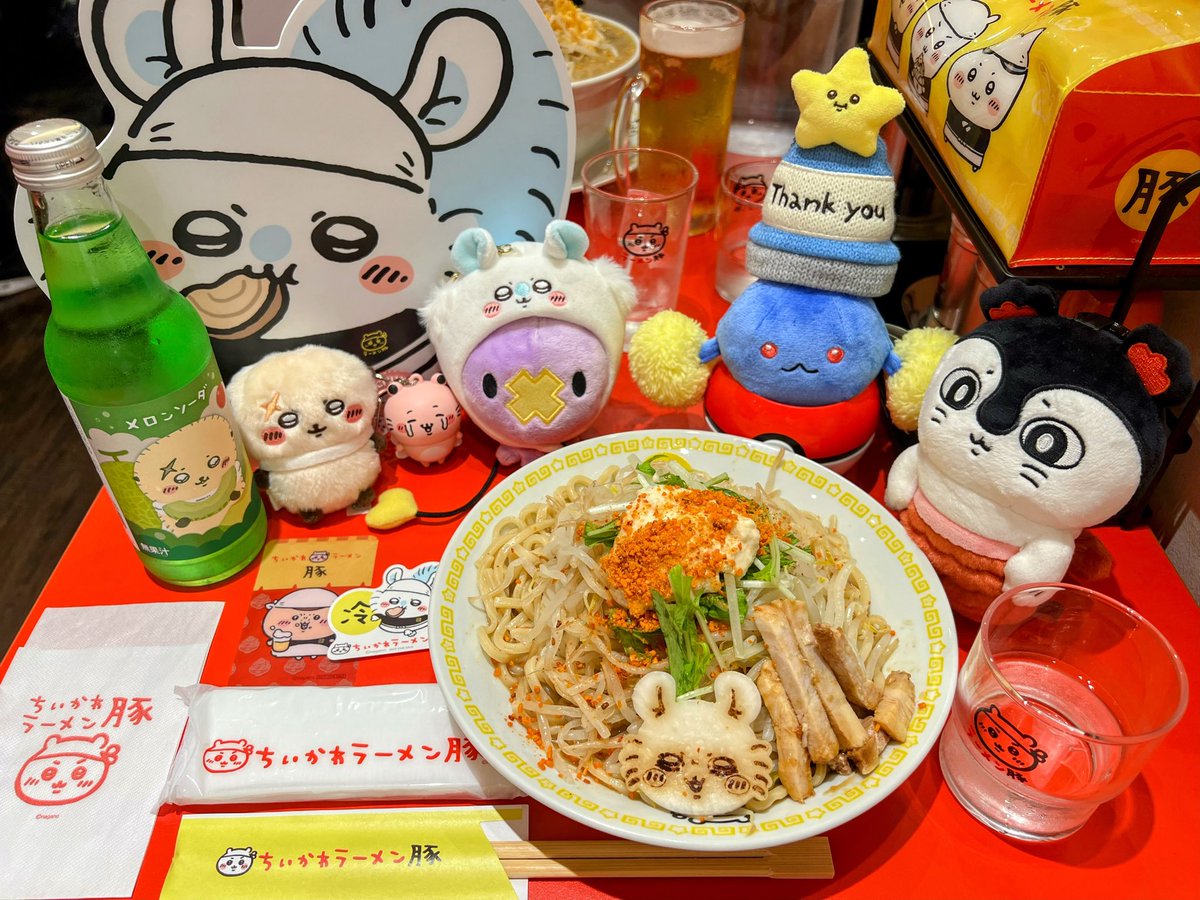 GutanNutan's tweet photo. ちいかわのラーメン屋さん、モモンガの冷やし中華がバカうまい
コラボの割にうまいとかじゃなく料理としてうまい
シコシコモッチモチの冷たい太麺に豆乳入りにんにく醤油だれ（響きがもう良い）がよく絡みうまい
期間限定らしく、いつまでやってるんだろう、また行く

#ちいかわ 
#ちいかわラーメン豚 https://t.co/4tvS9tDMs5