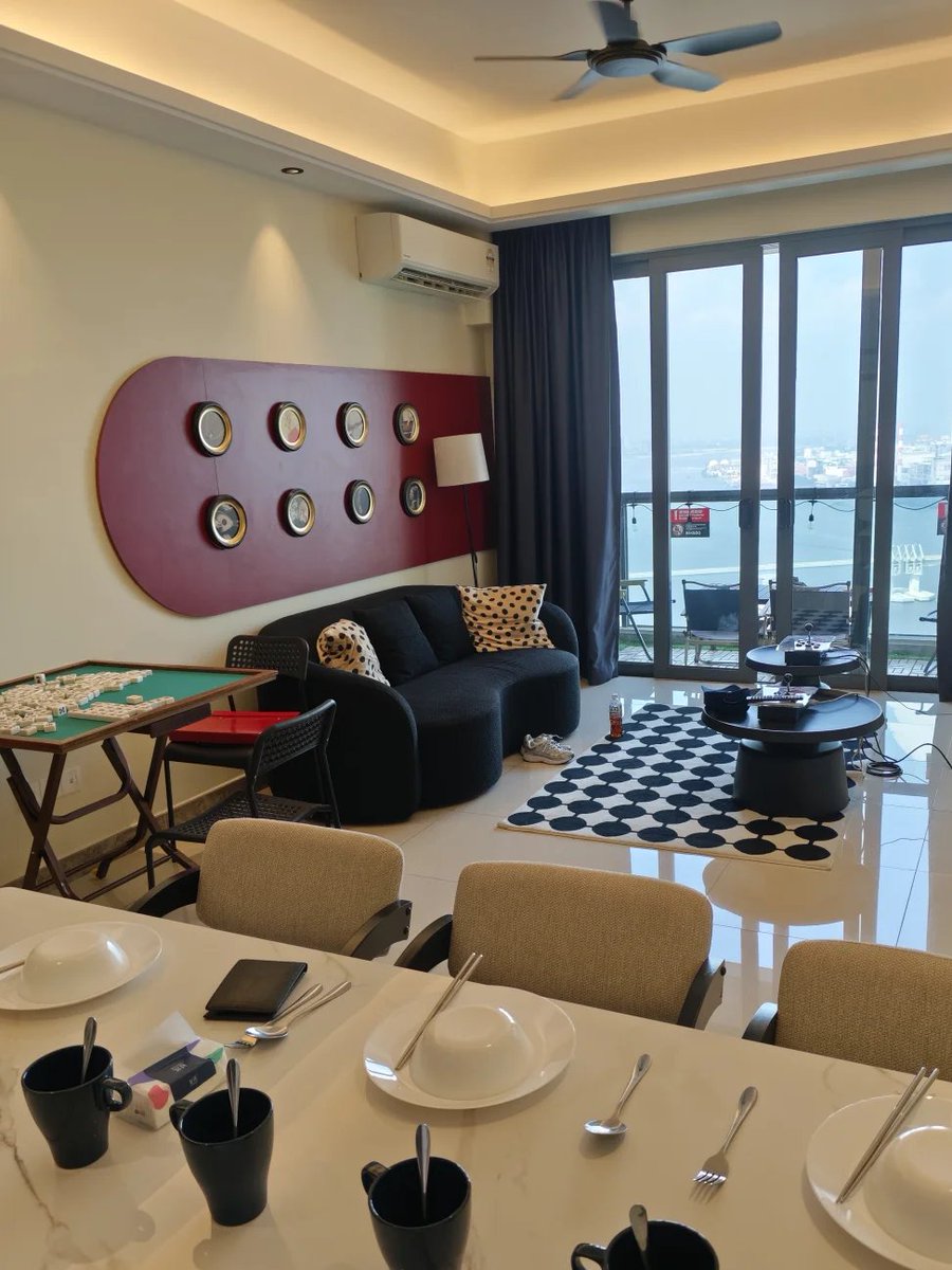 RhapsodyMove's tweet photo. I visited my friend's newly renovated home today; it looks beautiful. https://t.co/xElHhSn99K