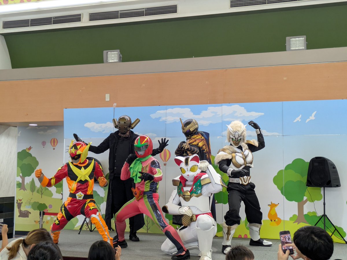 Mojipro's tweet photo. 昨日は #大阪ヒーロー夏祭り にお邪魔してきました！！
突然行ったのに皆さん快く受け入れてくださって本当に嬉しかったし楽しかったです！！

絶対また関西イベント行きます！
ヘキサアイズさんは三重までの送迎本当にお世話になりました！ https://t.co/LylRtbF7Ve