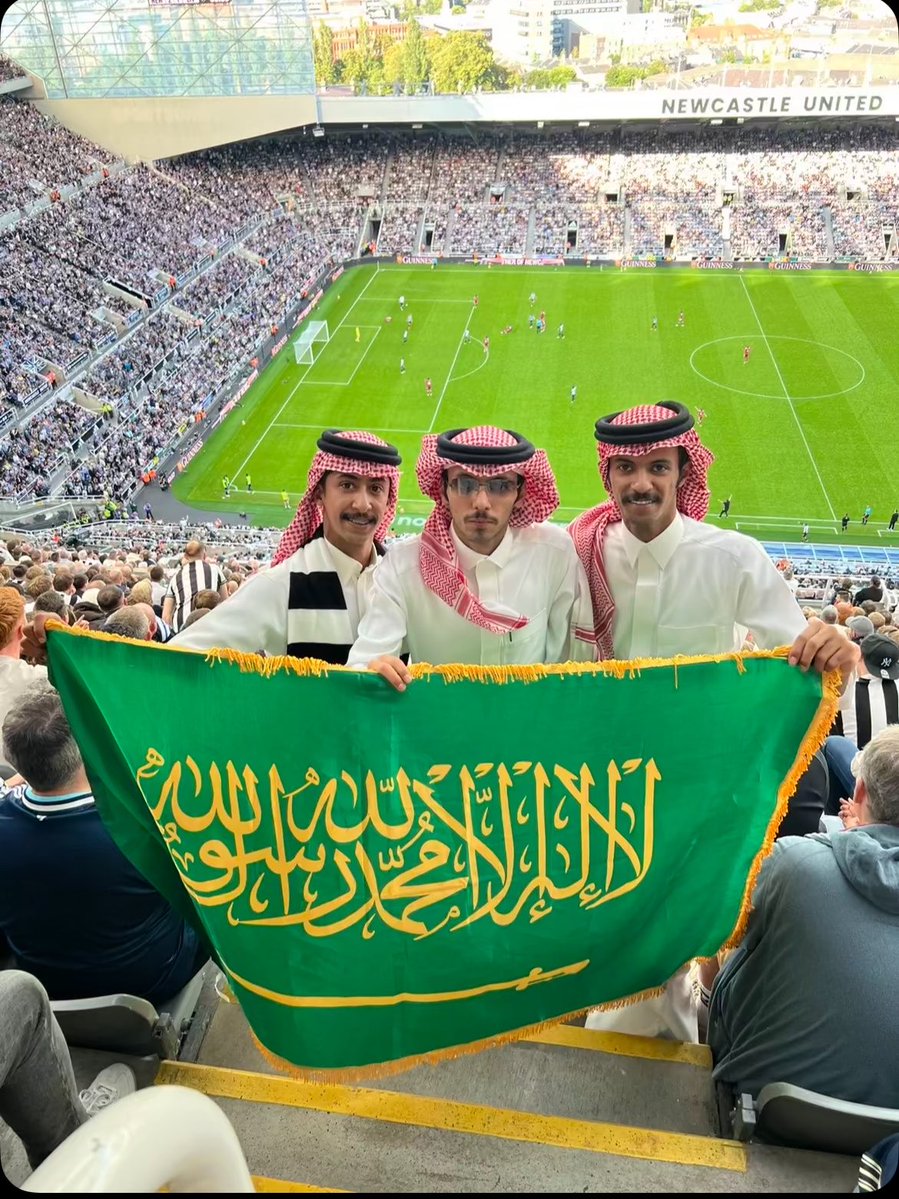 nejd00's tweet photo. فخامة السعودي أينما حل 🇸🇦
#دحام_الضحيك_بريطانيا https://t.co/4vqbmcTIRw