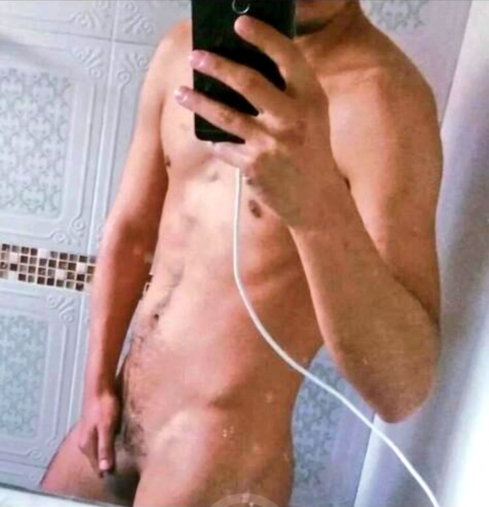sandox93's tweet photo. @latinoboyXXL @Guiowldu34 https://t.co/1cjOKtvJPd