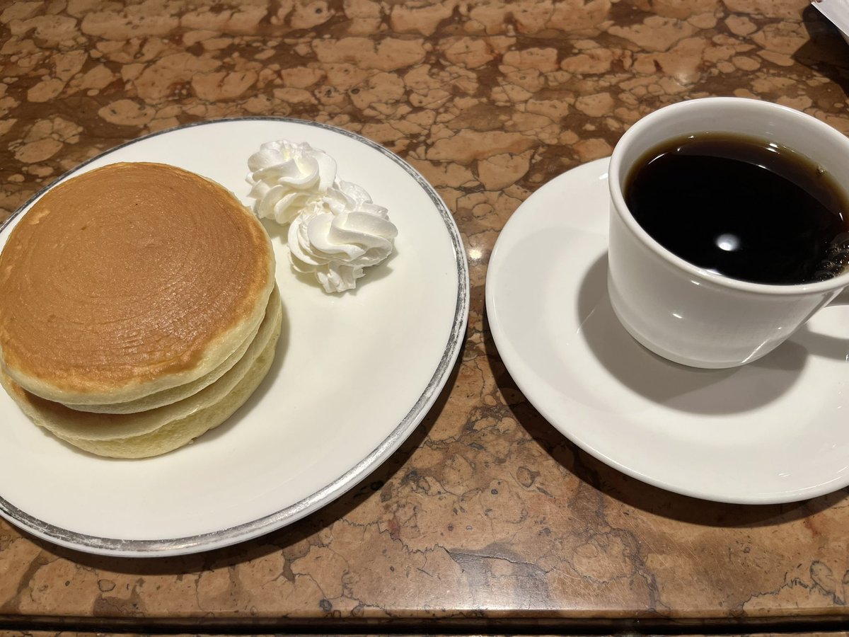 takuya7487's tweet photo. #喫茶店
#ホットケーキ

糖分補給。
僕は何と戦っているのか。
現代を生きるしんどさを何に例えよう。 https://t.co/wUxZLgxM42