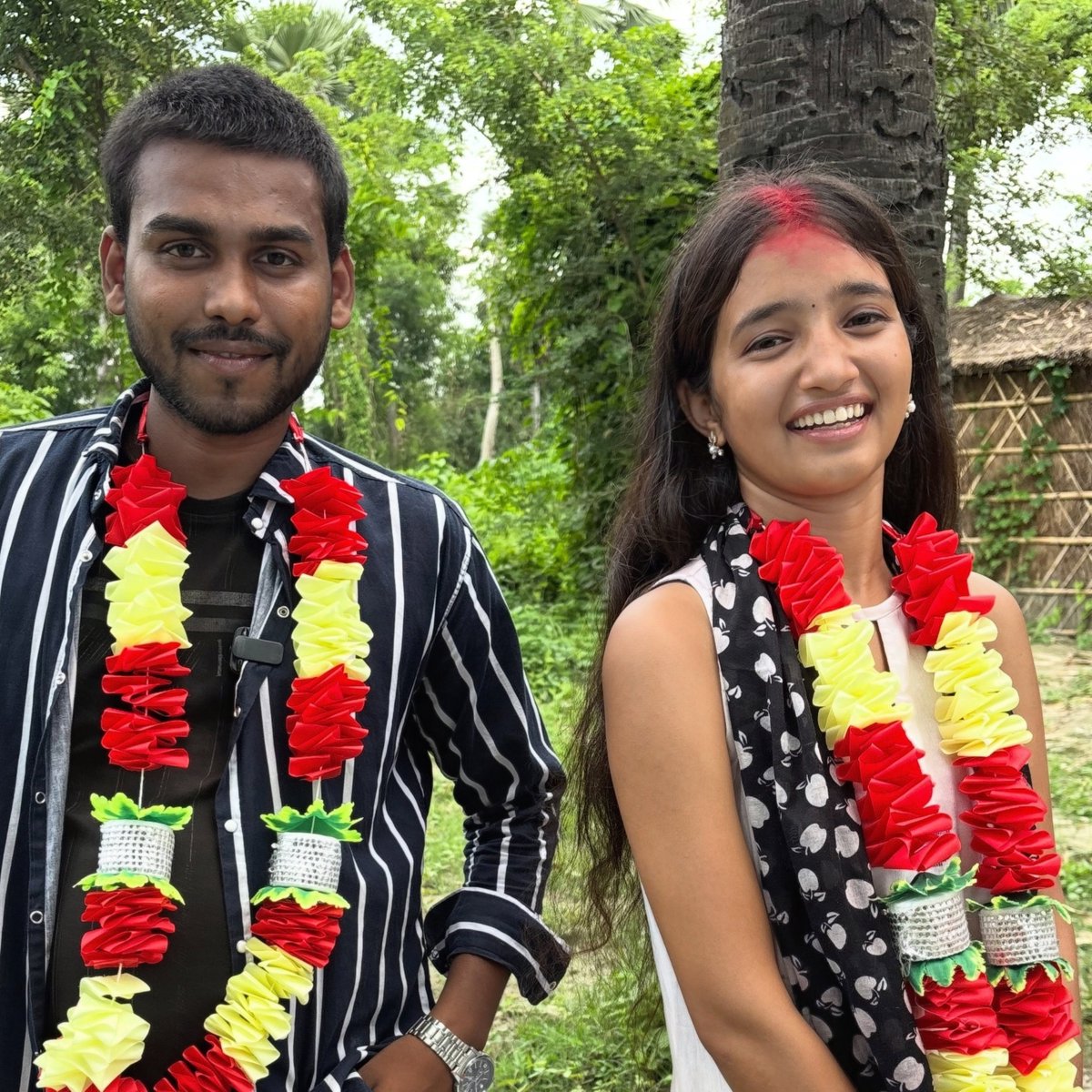 venom1s's tweet photo. Mukesh, the villager who earns 20–50K, gets a beautiful young girl who gladly cooks and cares for his family.

While Rajesh, the coder, gets this entitled hippo at 60 LPA.

Who beat him to death just for telling her to give medicine to their children.

Who won? https://t.co/3UjyNL0s7L