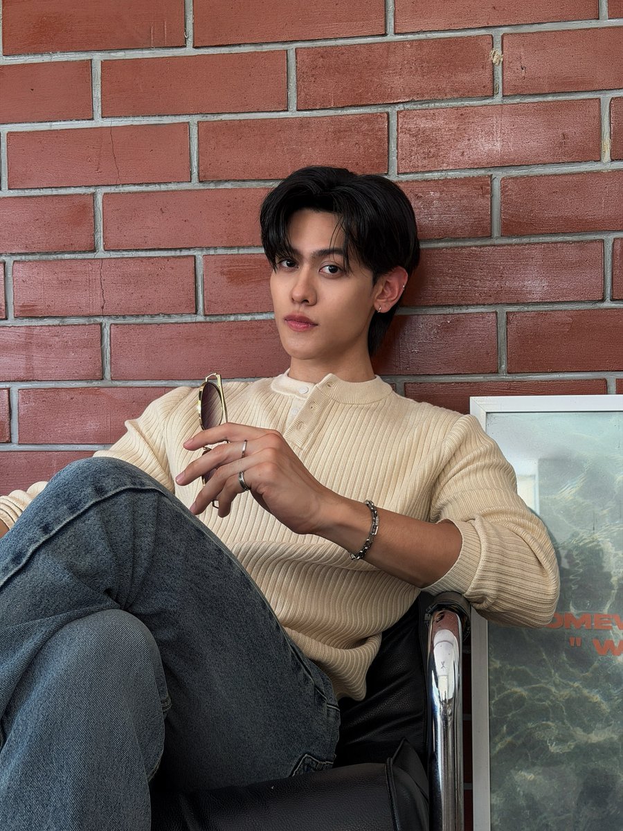 _offmu's tweet photo. ผมไม่ได้ติดแอค แอคต่างหากที่ติดผม 

(หล่อwa รอบที่n)

#tanburanrat https://t.co/HWI8MmanYC