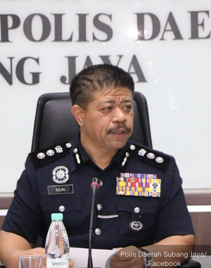 NewsBFM's tweet photo. Ten people suffered minor injuries in a roller-coaster accident at a theme park on Saturday night, with no fatalities reported.

A total of 22 people, including Malaysians and foreign tourists aged between 11 and 44, were on the ride when the incident occurred at about 9pm, said Subang Jaya police chief Wan Azlan.

🧵1