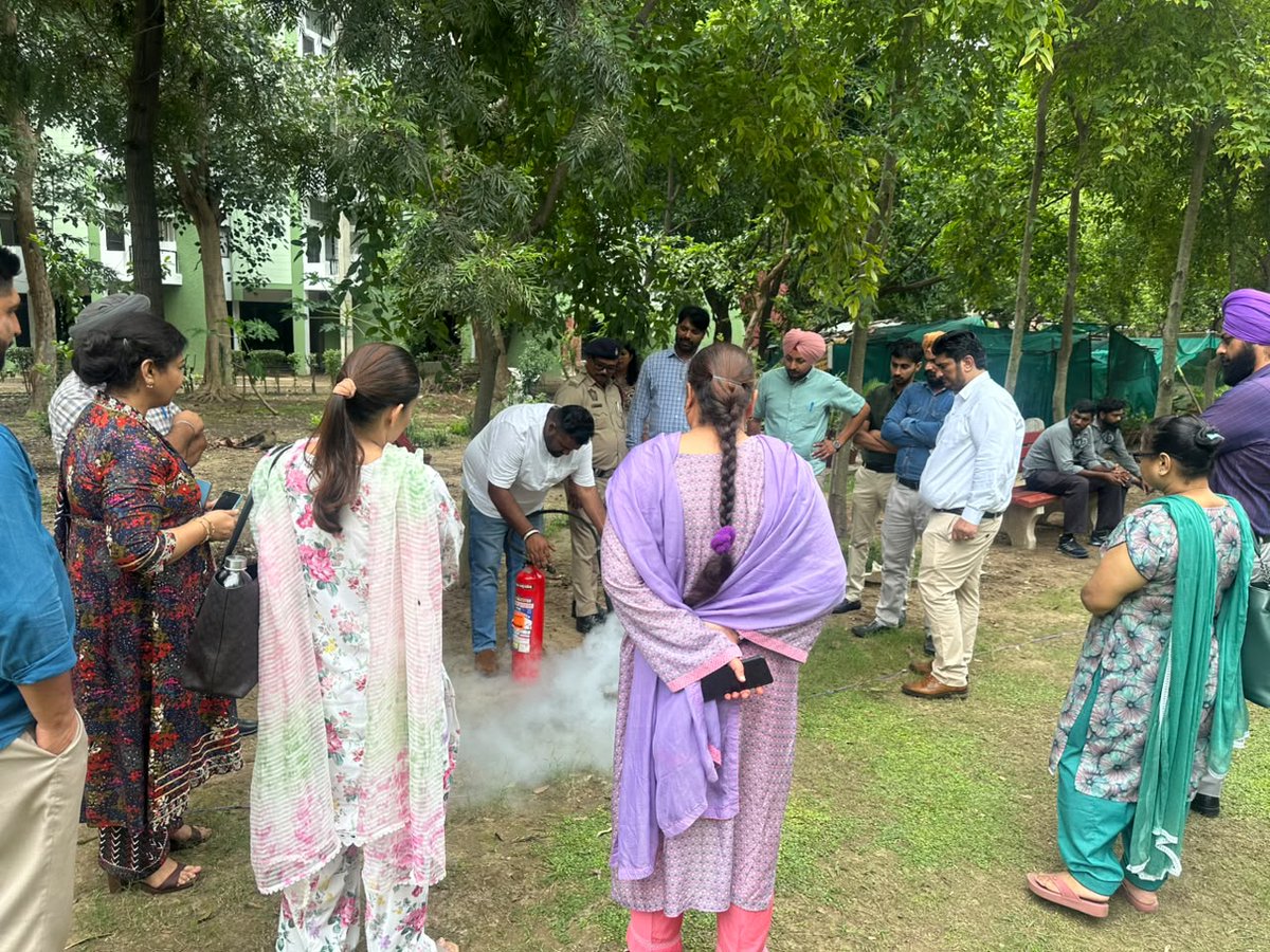 mgsipa's tweet photo. The session on Fire Safety and Community-Based Fire Risk Reduction, conducted by Fire &amp; Rescue Services, Chandigarh, during Training Programme on Community Based Disaster Risk Reduction (CBDRR), organised by MGSIPA
#FireSafety #FireRiskReduction #CommunitySafety #DisasterPrepare https://t.co/lcw1Cw0Pl0
