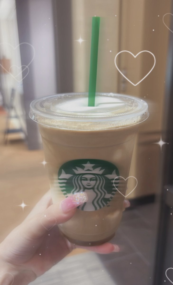 Idea_Lyy's tweet photo. 誕生日にもらったスタバチケットで、仕事の合間にベンティサイズ飲んで息抜きしている☕️ https://t.co/NOoc1Ctvi6