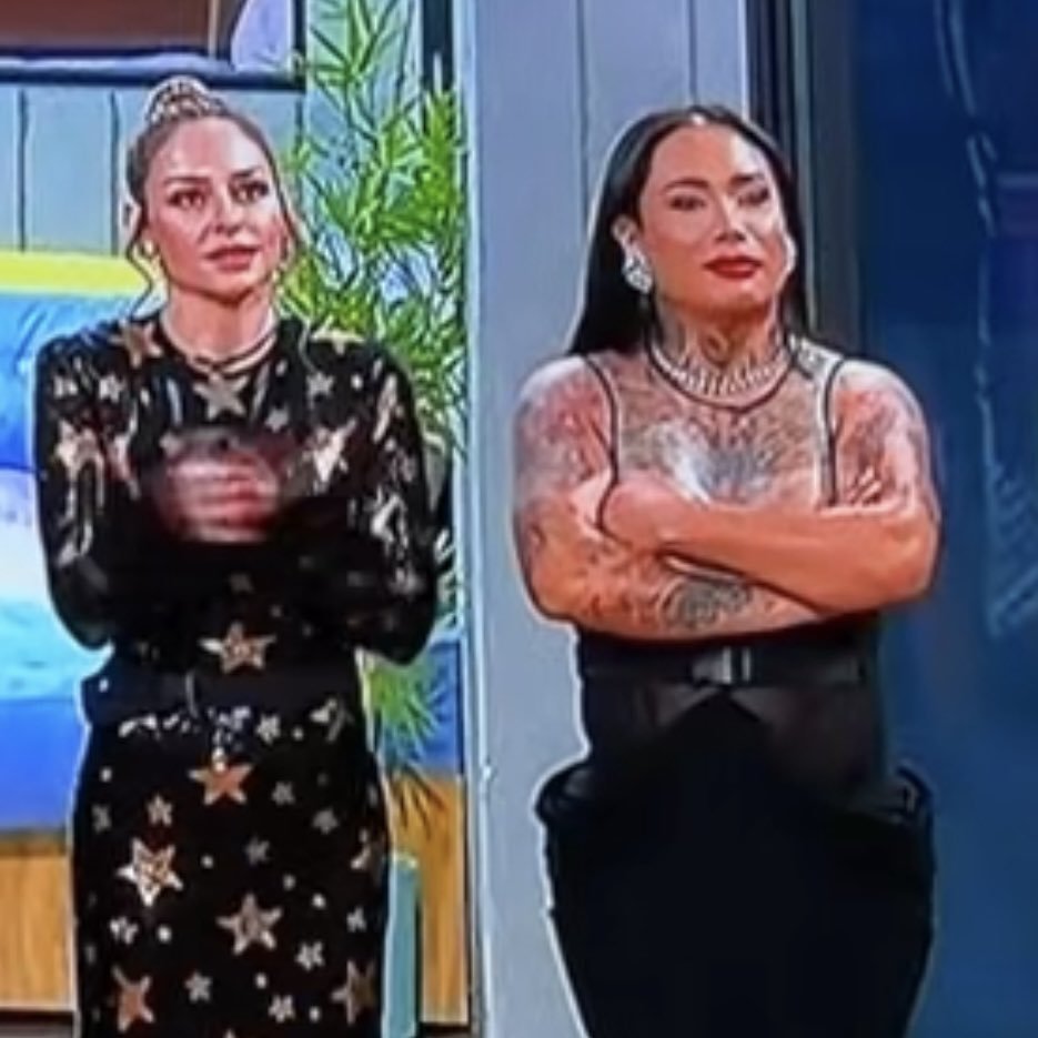 SoyTuiteroMX's tweet photo. Anda insoportable está perra engreída de Karina !!!!? URGEEEEEEE que la ubiquen y ya a sacarla alv!!!! Se siente la Poderosísima la gata insolente. https://t.co/rGa09y7DOz