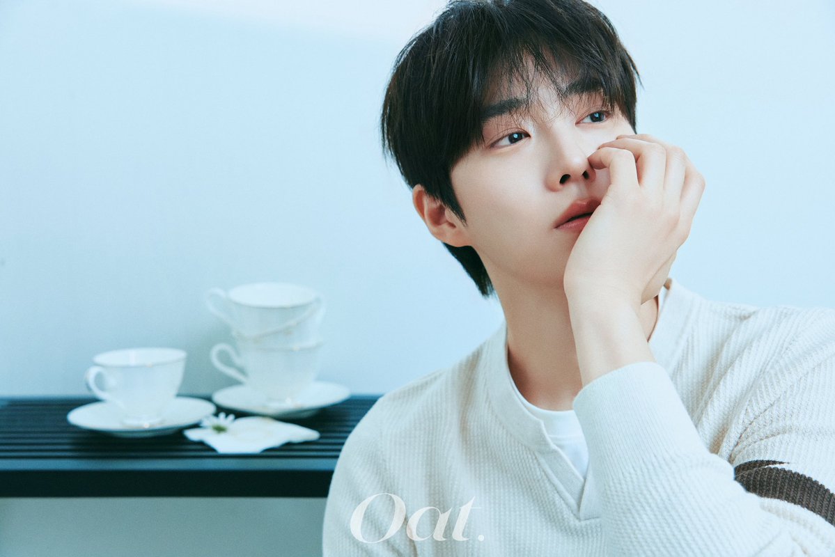 SuhoBarCN's tweet photo. 或许正因为如此，
我们喜欢的不只是聚光灯下的SUHO，
是絮絮叨叨说无数次“晚安”，
是分享自己生活的点滴和感悟，
也是每一个真实、松弛又认真生活的金俊勉。

#SUHO #수호 #김준면 #엑소 #EXO https://t.co/BAuCJ4p5Gr